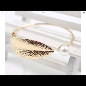 Jewelry - Women Gold Plated Alloy Pearl Leaf Bracelet Jewelry - Women Gold Plated Alloy Pearl Leaf Bracelet